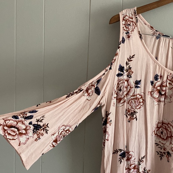 Gypsies & Moondust floral cold shoulder 3/4 sleeve top size L - Picture 4 of 7